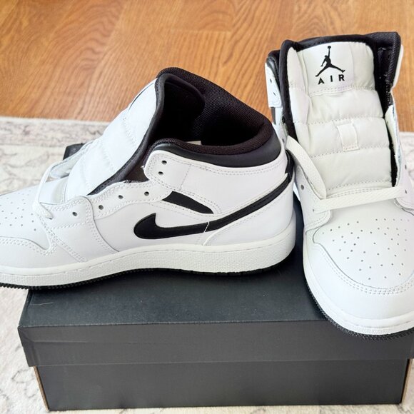 Air Jordan 1 Mid White Black Sneakers | Big Kids Size 5Y (Women’s 6.5) - Picture 13 of 14